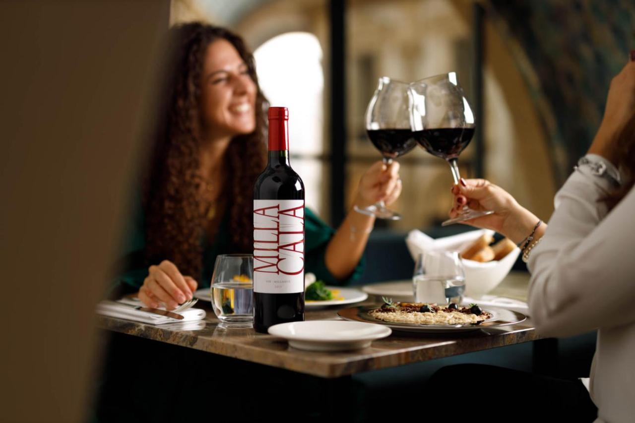 Galleria Vik Milano - Townhouse Galleria - Small Luxury Hotels Of The World Exterior foto A bottle of wine