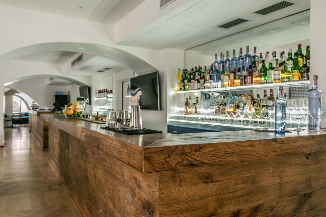 Galleria Vik Milano - Townhouse Galleria - Small Luxury Hotels Of The World Exterior foto The bar at the restaurant