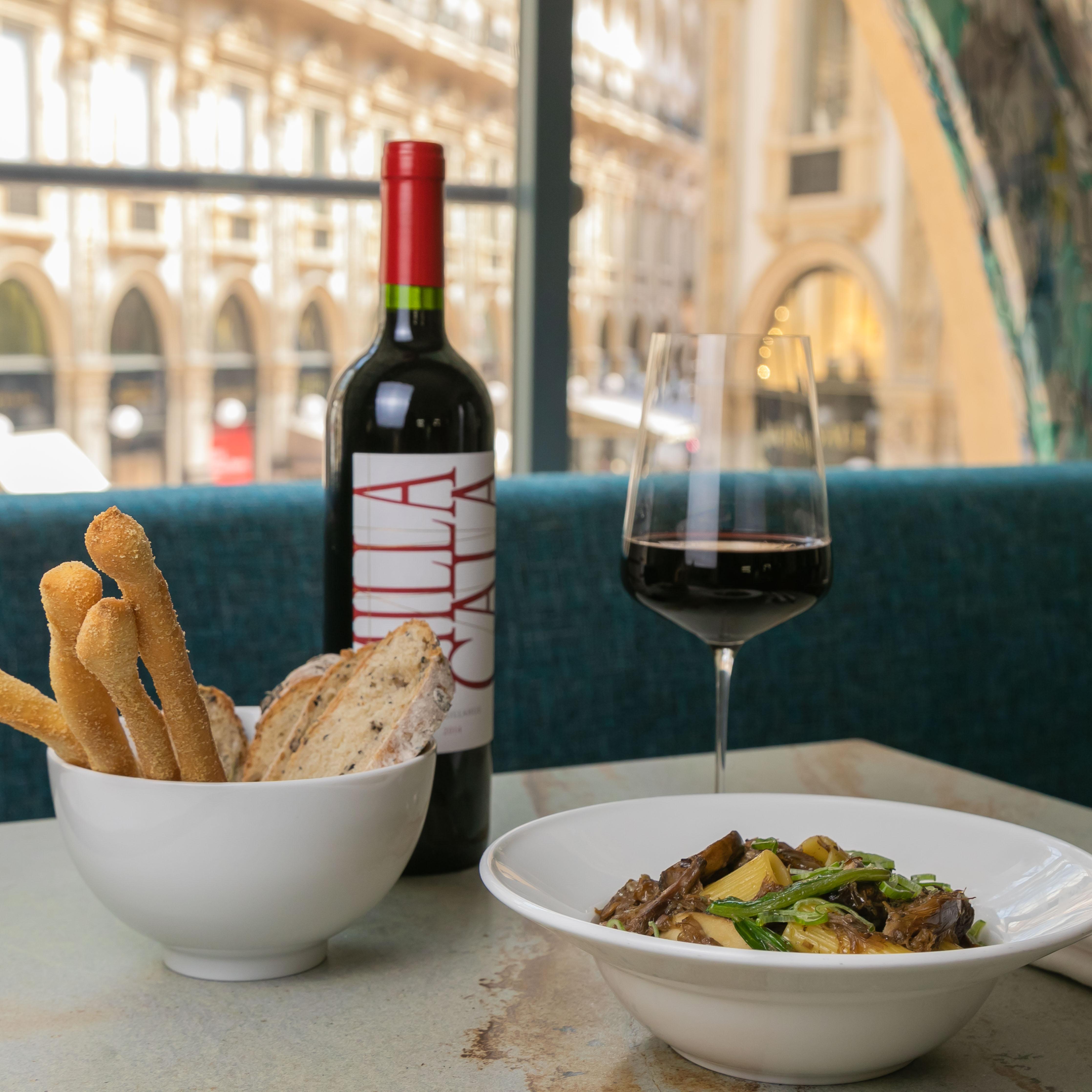 Galleria Vik Milano - Townhouse Galleria - Small Luxury Hotels Of The World Exterior foto A bottle of Cornella wine