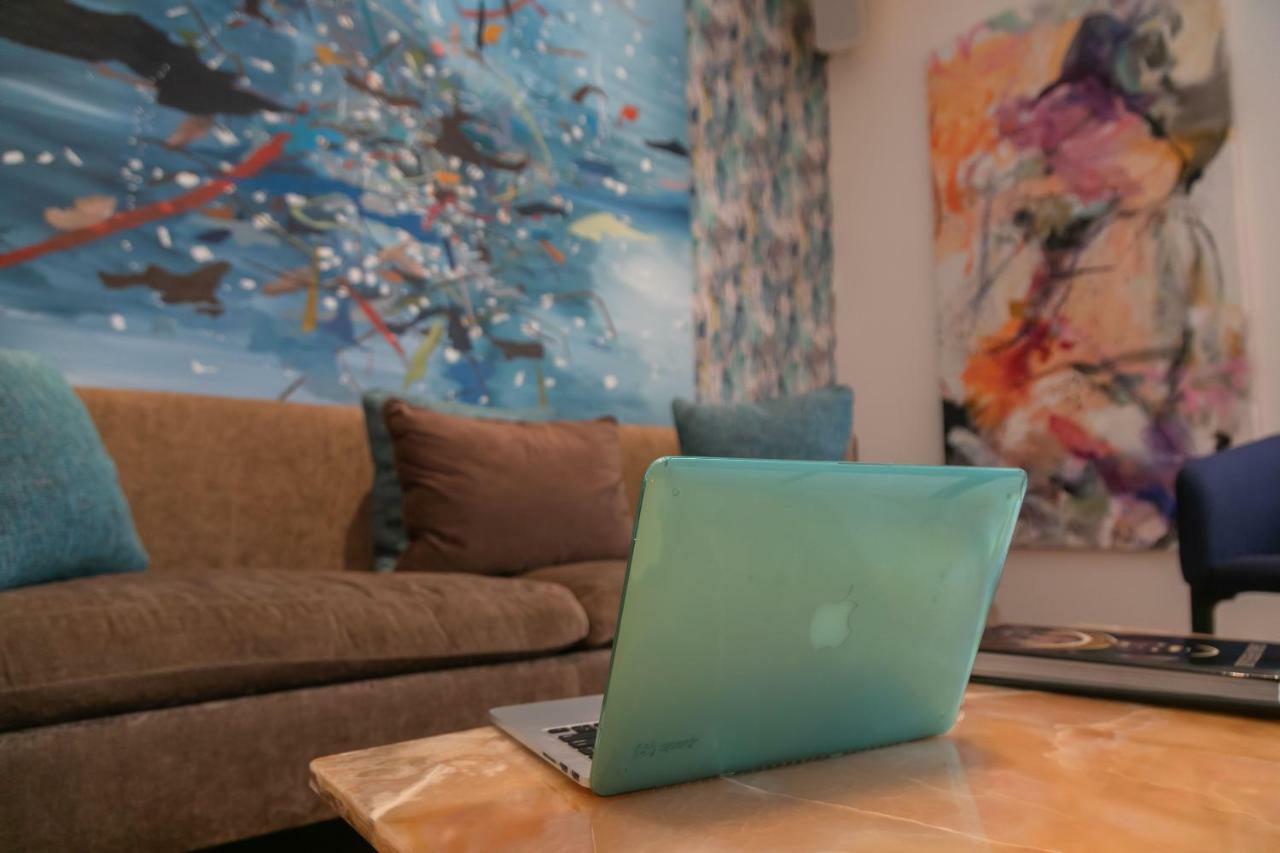 Galleria Vik Milano - Townhouse Galleria - Small Luxury Hotels Of The World Exterior foto A laptop with a protective case